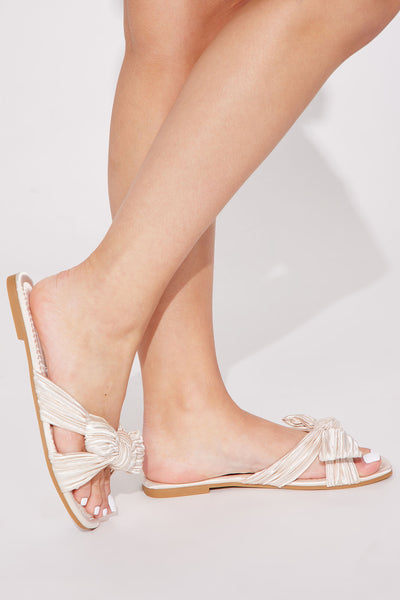 Living The Dream Flat Sandals - Cream