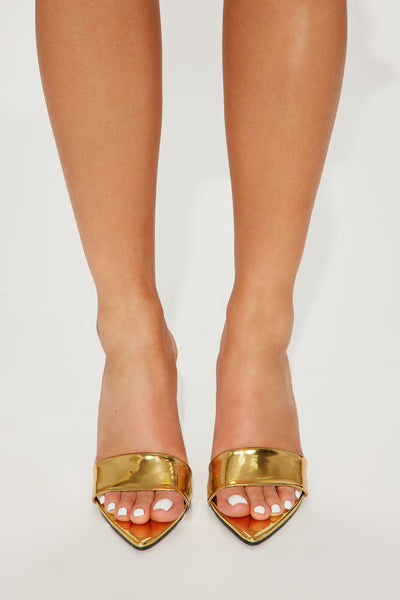 Caught In A Dream Wedges - Gold